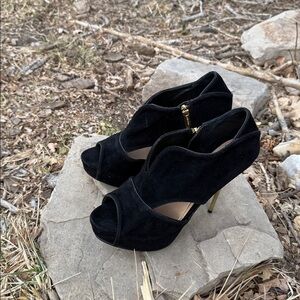 Colin Stuart 9B stiletto heels gold hardware